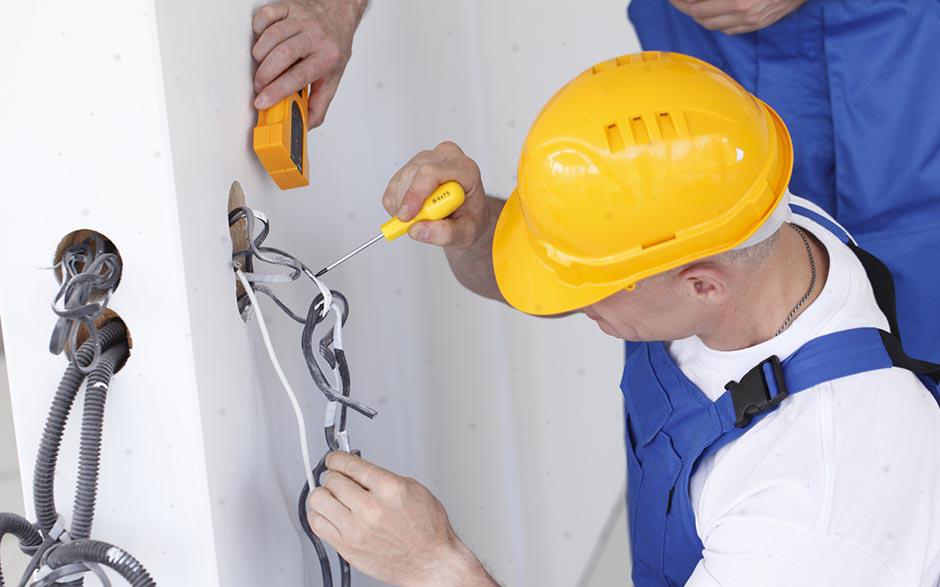 cherche électricien pas cher La Celle-Saint-Cloud