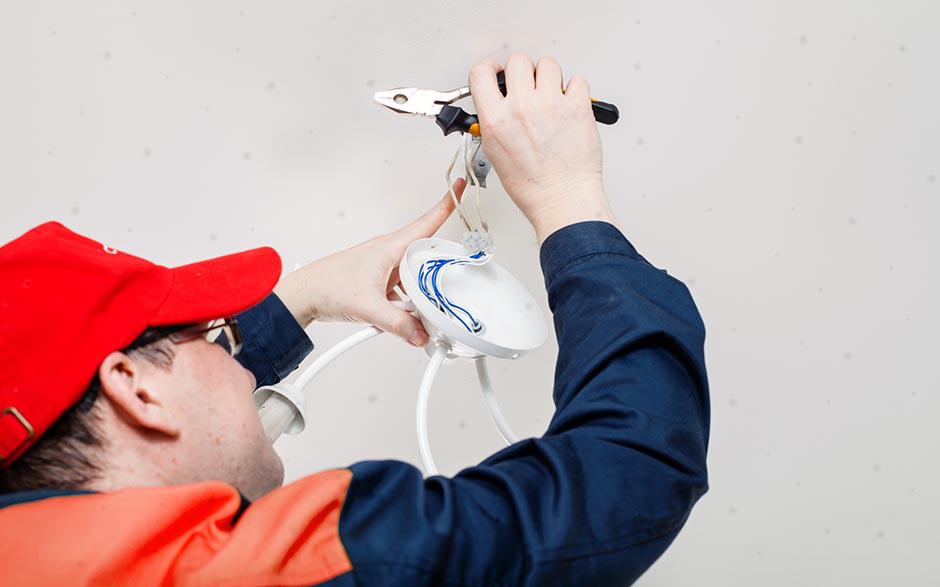 cherche électricien pas cher La Celle-Saint-Cloud